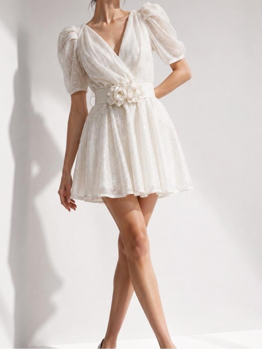 One 33 Social White Floral Belted Wrap Dress